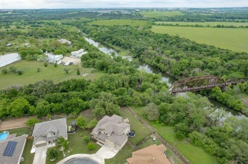 527 River Bluff Cir, Georgetown TX  78626-4619 exterior