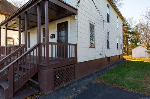 17 Fairmont Ave, Poughkeepsie NY 12603-2400 exterior