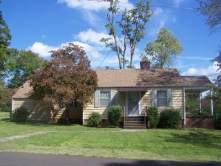 4702 Lincoln Cir, Knoxville, TN 37918-1571