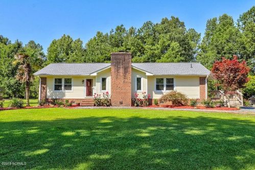 5490 Croomsbridge Rd, Burgaw, NC 28425-7936