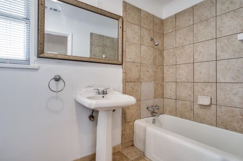 1710 Elmwood Blvd, Dallas TX  75224-1003 exterior