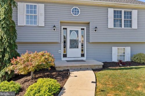 285 Harper St, Weyers Cave, VA 24486-2406