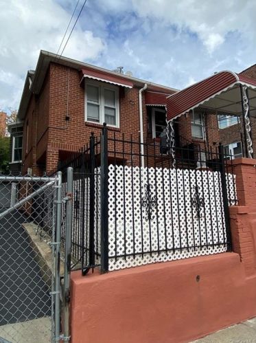 757 213th St, Bronx, NY 10467-5930