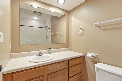 9207 8 Ave, Kenosha WI 53158-5242 exterior