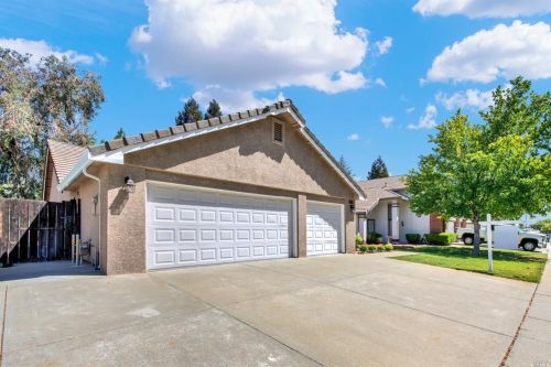 537 Stanford St, Vacaville CA  95687-4609 exterior