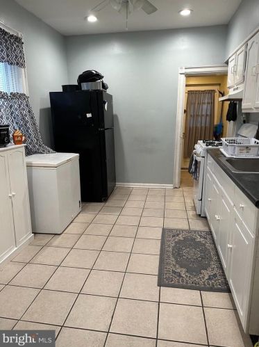 628 Market St, Gloucester, NJ 08030-1927