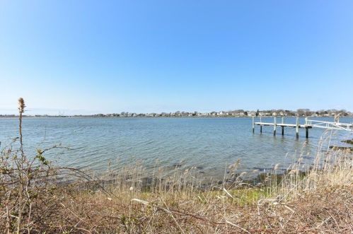 31 Sunset Shore Dr, South Kingstown RI  02882-5426 exterior