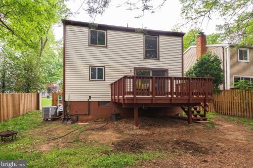 2308 Whitetail Ct, Herndon VA  20191-3018 exterior