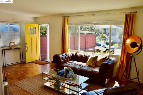3060 Delaware St, Oakland, CA 94602-3220