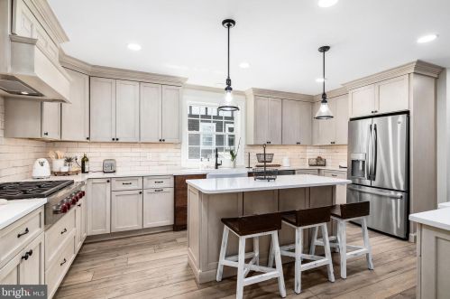 801 Thomas Ave, Riverton NJ  08077-1030 exterior