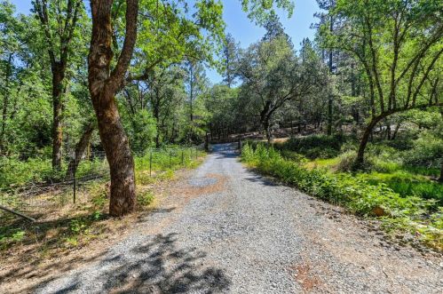 559 Greenwood Dr, Meadow Vista CA  95722-9708 exterior