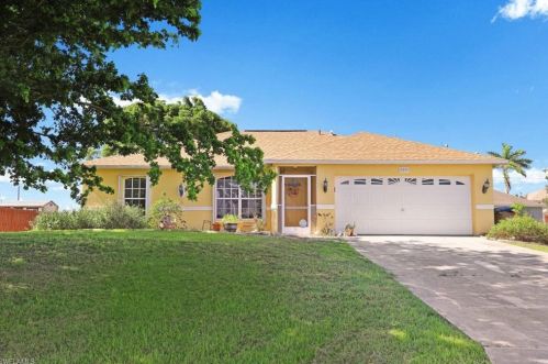 209 6th Ter, Cape Coral, FL 33990-1544