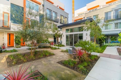 241 Elm Ave, Long Beach CA 90807-3403 exterior