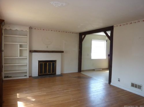 5 Crescent Dr, Milford, CT 06460-5031