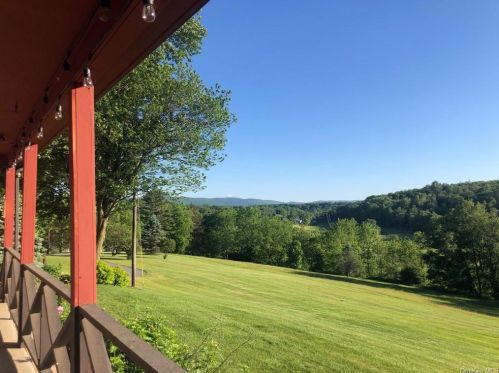 3 Pine Dr, Warwick, NY 10990-2246