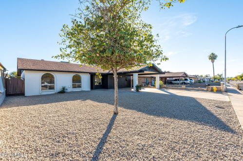 7145 Claremont St, Glendale, AZ 85303-3904