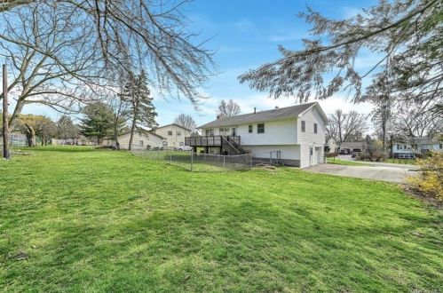 26 Morningside Dr, Middletown, NY 10941-1053