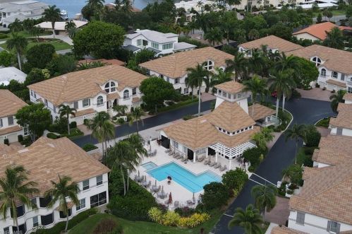 144 Colonade Cir, Naples FL 34103-8709 exterior