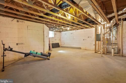 52 Oak Crest Dr, Richmond National Battlefiel VA  22835-1579 exterior