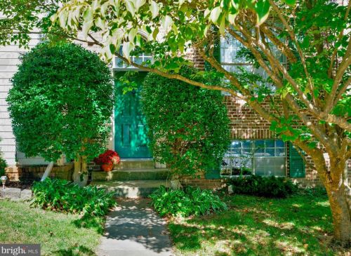 9866 Burke Pond Ct, Springfield, VA 22015-2940