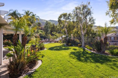 17089 Bluff Vista Ct, Riverside CA 92503-8715 exterior