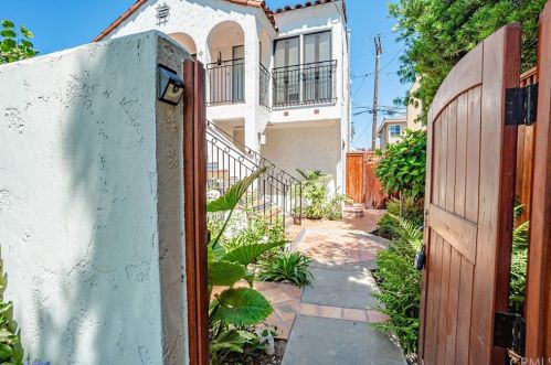232 Euclid Ave, Long Beach CA  90803-6076 exterior