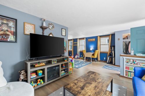 226 Rosedale Ave, Milwaukee WI  53207-0014 exterior