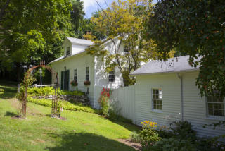327 South St, Litchfield CT  06759-4008 exterior