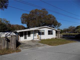 421 Court St, Largo, FL 33770-2430