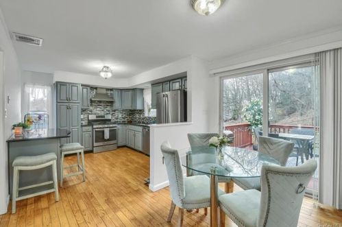 20 Sabrina Ln, Crotonville NY  10562-3456 exterior