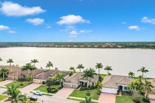 10066 Biscayne Bay Ln, Naples, FL 34120-3731