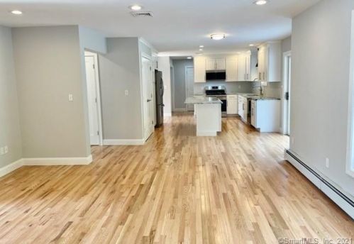 1200 Cornerstone Ct, Cheshire CT  06410-1860 exterior