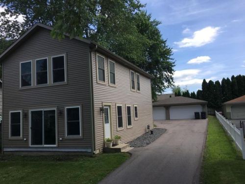 25625 Wind Lake Rd, Waterford, WI 53185-2237