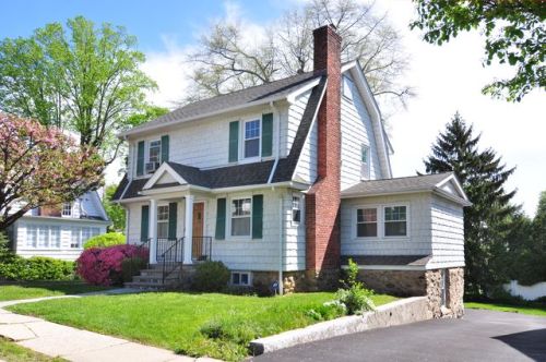 8 Maple Ave, New Rochelle, NY 10803-1010