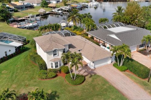 713 Portage Ave, Fort Pierce, FL 34984-5244