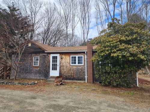 81 Flagg Ln, North Kingstown RI  02852-6707 exterior