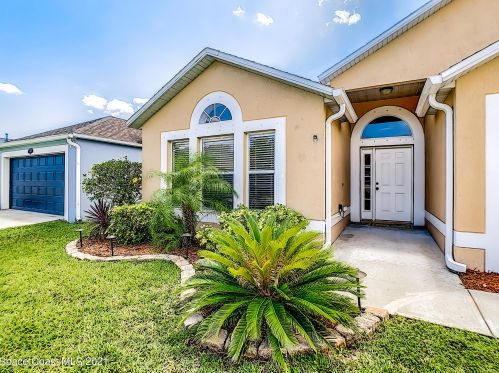 4087 Four Lakes Dr, Melbourne, FL 32940-1218