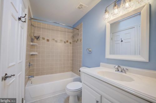 3517 Soffit Pl, Woodbridge VA  22192-5213 exterior