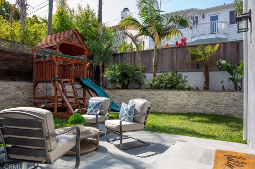 1336 1st St, Manhattan Beach CA  90266-6902 exterior