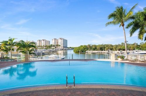 13675 Vanderbilt Dr, Naples FL  34110-6002 exterior