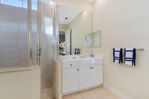 4852 Boulevard Ct, Naples FL 34103-3048 exterior