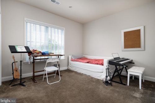 15909 Paynes Farm Dr, Haymarket VA  20169-8123 exterior