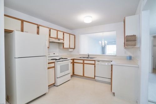 1336 Churchill Cir, Naples, FL 34116-3603