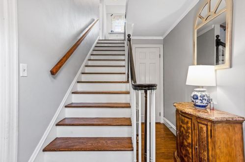 42 Pelham Pkwy, North Providence RI  02911-2915 exterior