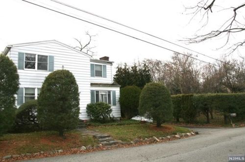 21 Bailey Ave, Oakland, NJ 07436-1802