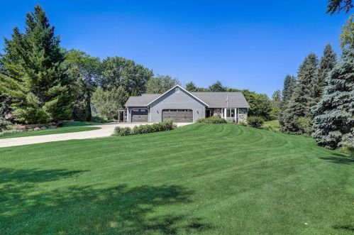5071 Horizon Ct, West Bend, WI 53095-8751