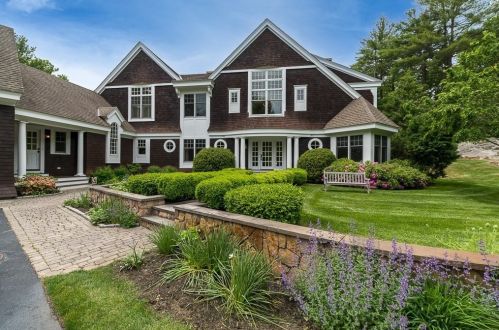 108 Grapevine Rd, Wenham, MA 01984-1703