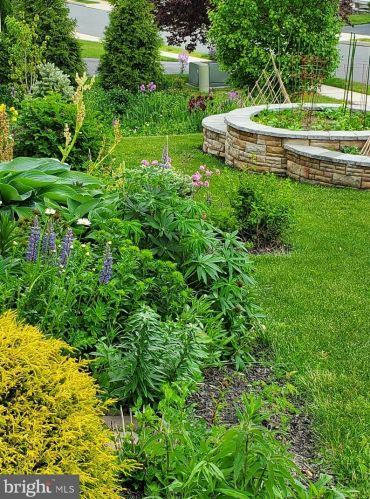 1954 Canyon Creek Rd, Gilbertsville PA  19525-7003 exterior