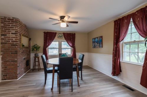 135 Brookside Dr, North Kingstown RI  02852-2005 exterior