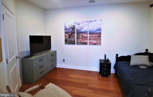 5 Middleton Dr, Trenton NJ exterior